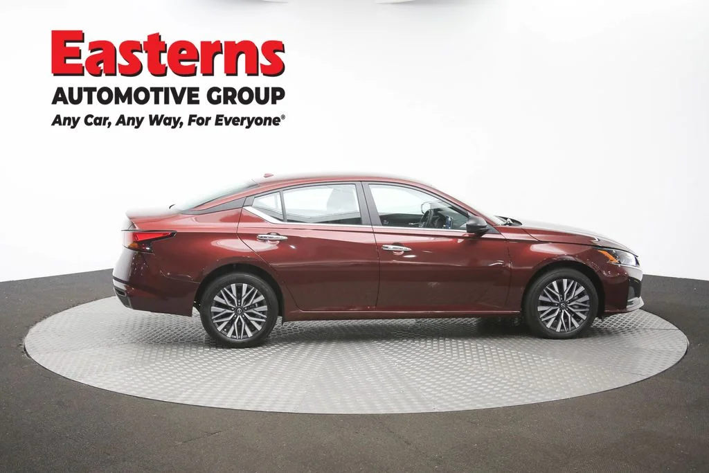 Used 2025 Red Nissan 2.5 SV image 40