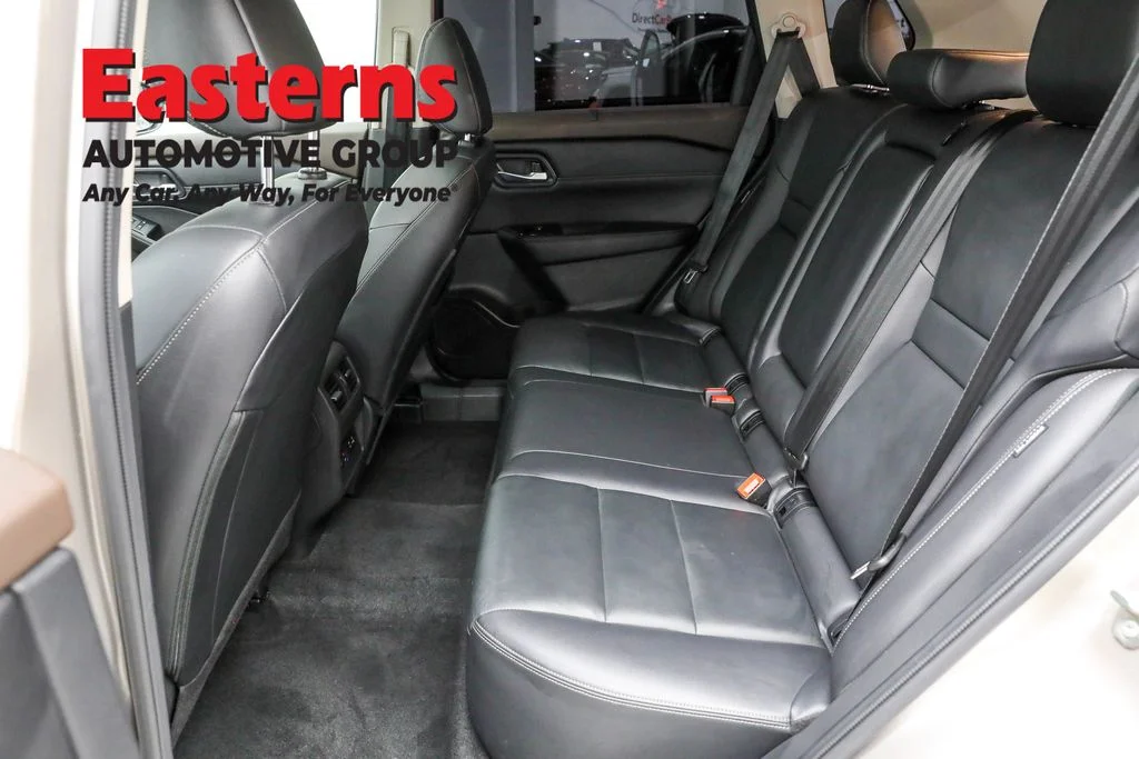Used 2023 Silver Nissan SL image 21
