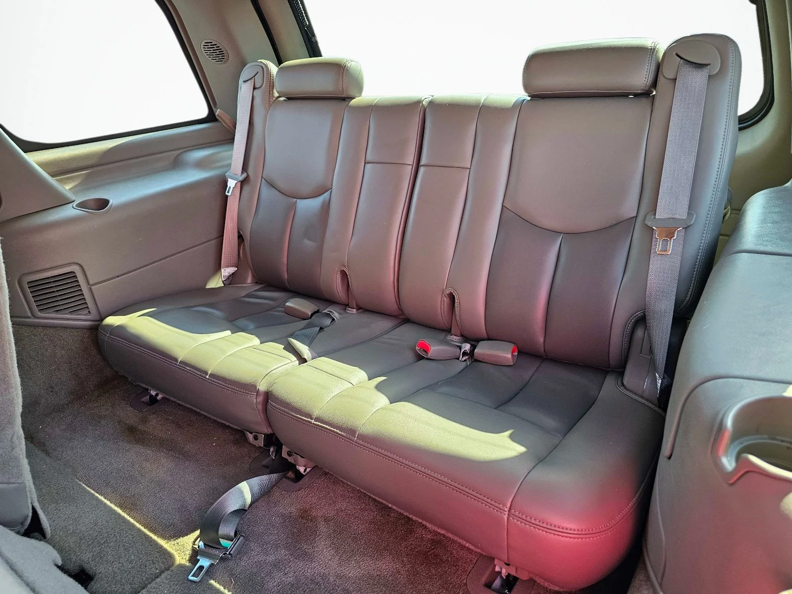 Used 2005 Summit White GMC Denali image 29