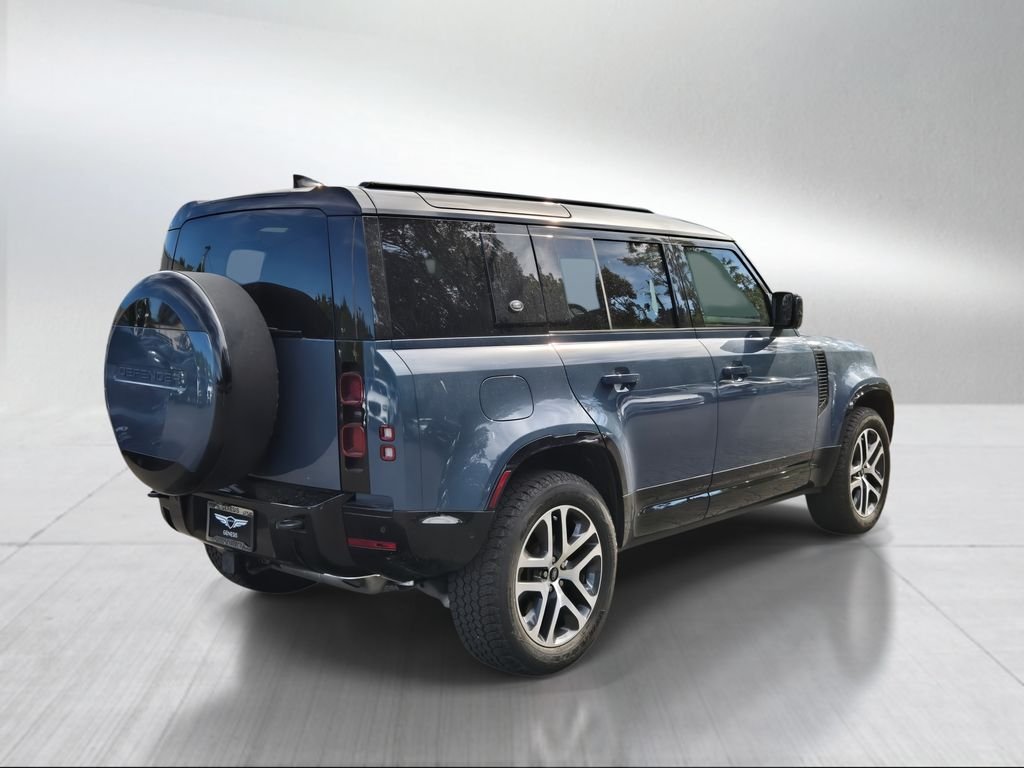 Used 2024 Tasman Blue Metallic Land Rover X-Dynamic SE image 3
