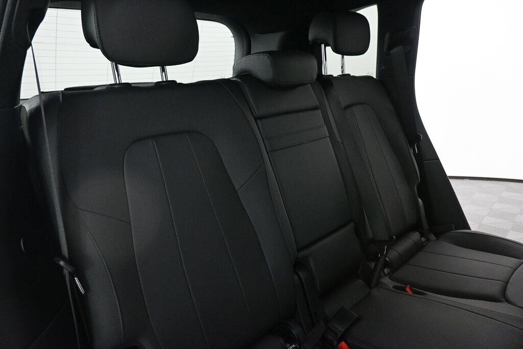 Used 2024 Polar White Mercedes-Benz GLB 250 image 20