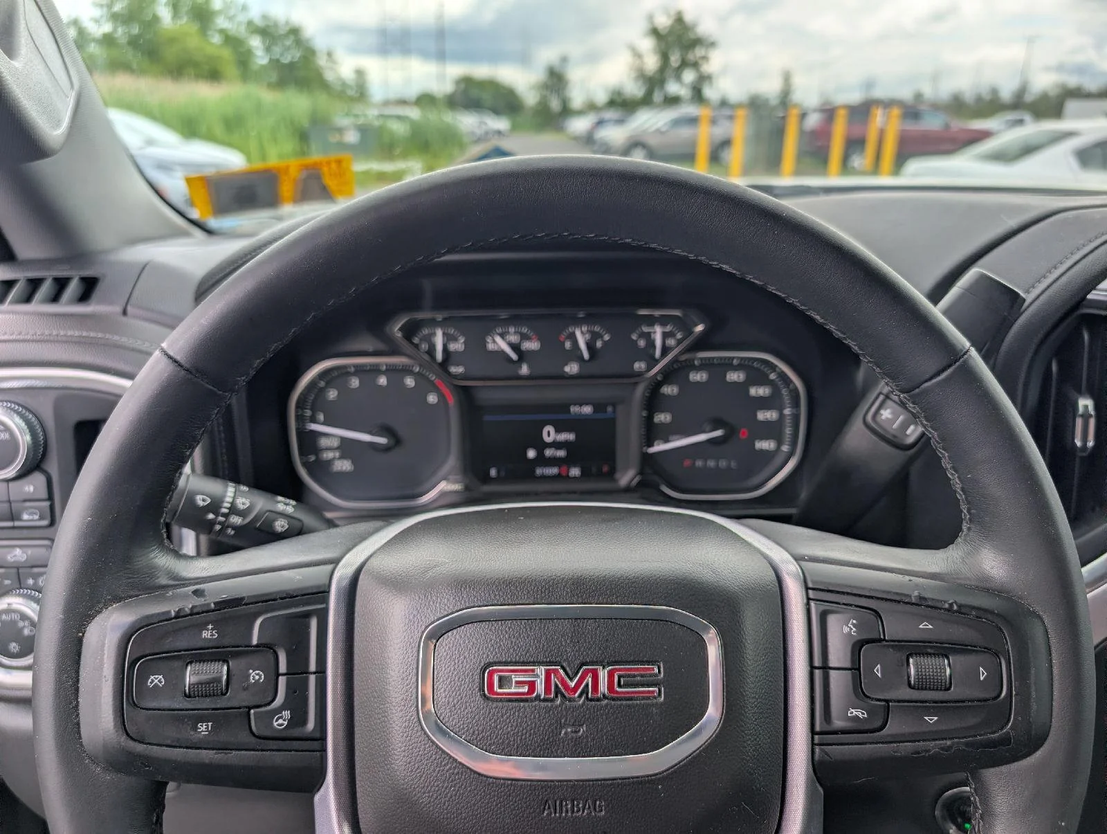 Used 2020 Onyx Black GMC SLE image 10