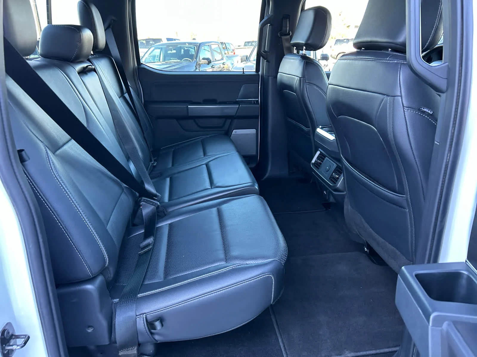 Certified Used 2025 Oxford White Clearcoat Ford LARIAT image 18