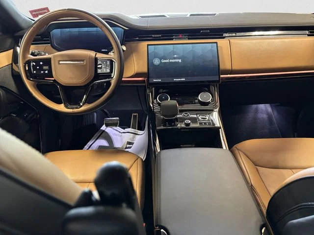 Used 2023 Black Land Rover SE Dynamic image 11