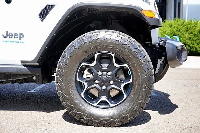Used 2023 White Jeep Rubicon 4xe image 7