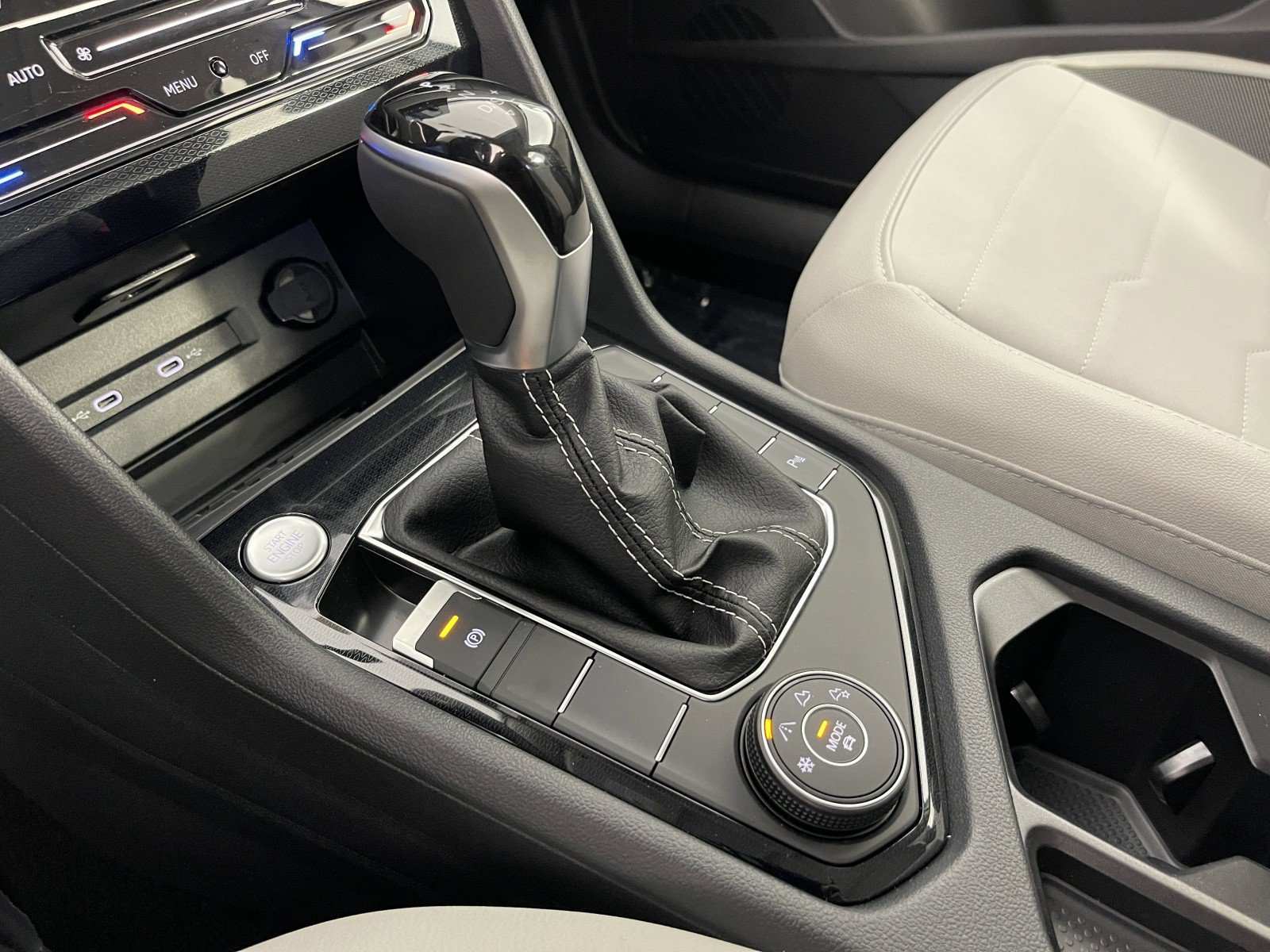 2025 Volkswagen Taos SE - Photo 31