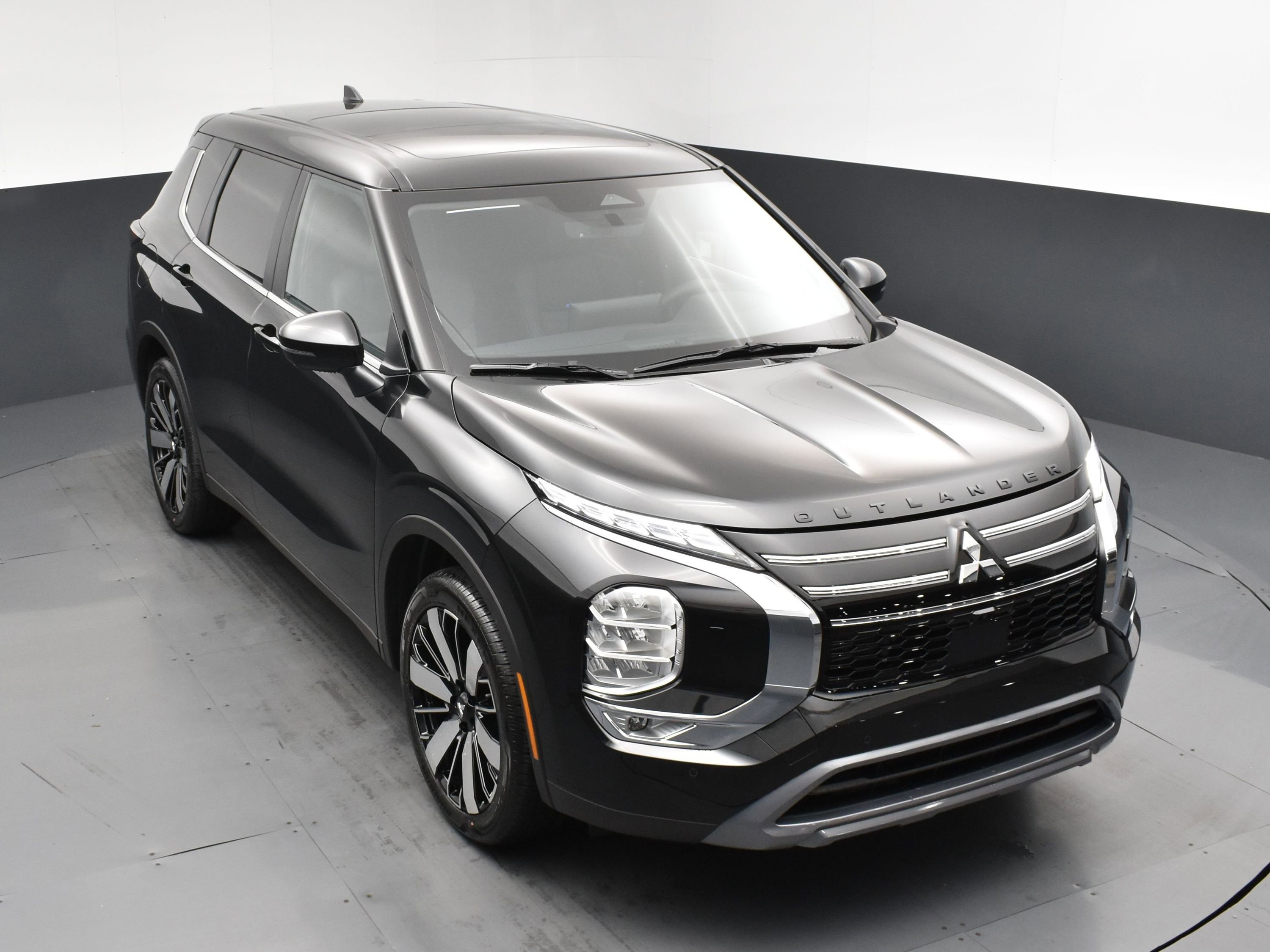 New 2026 Black Diamond Mitsubishi SE image 21