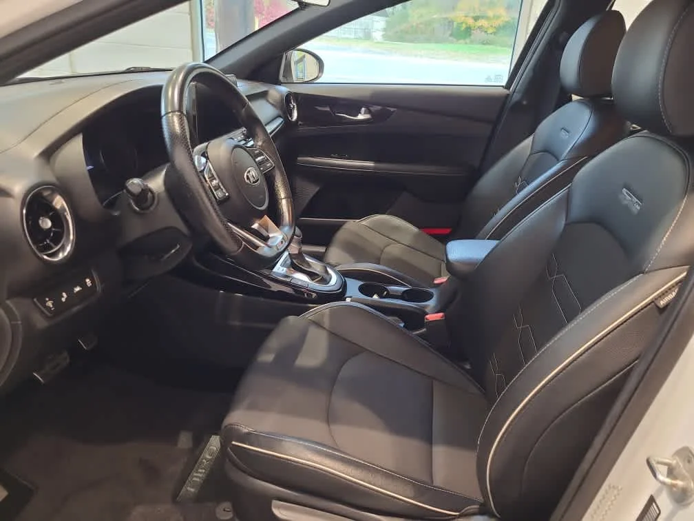 Used 2021 Snow White Pearl Kia GT-Line image 10