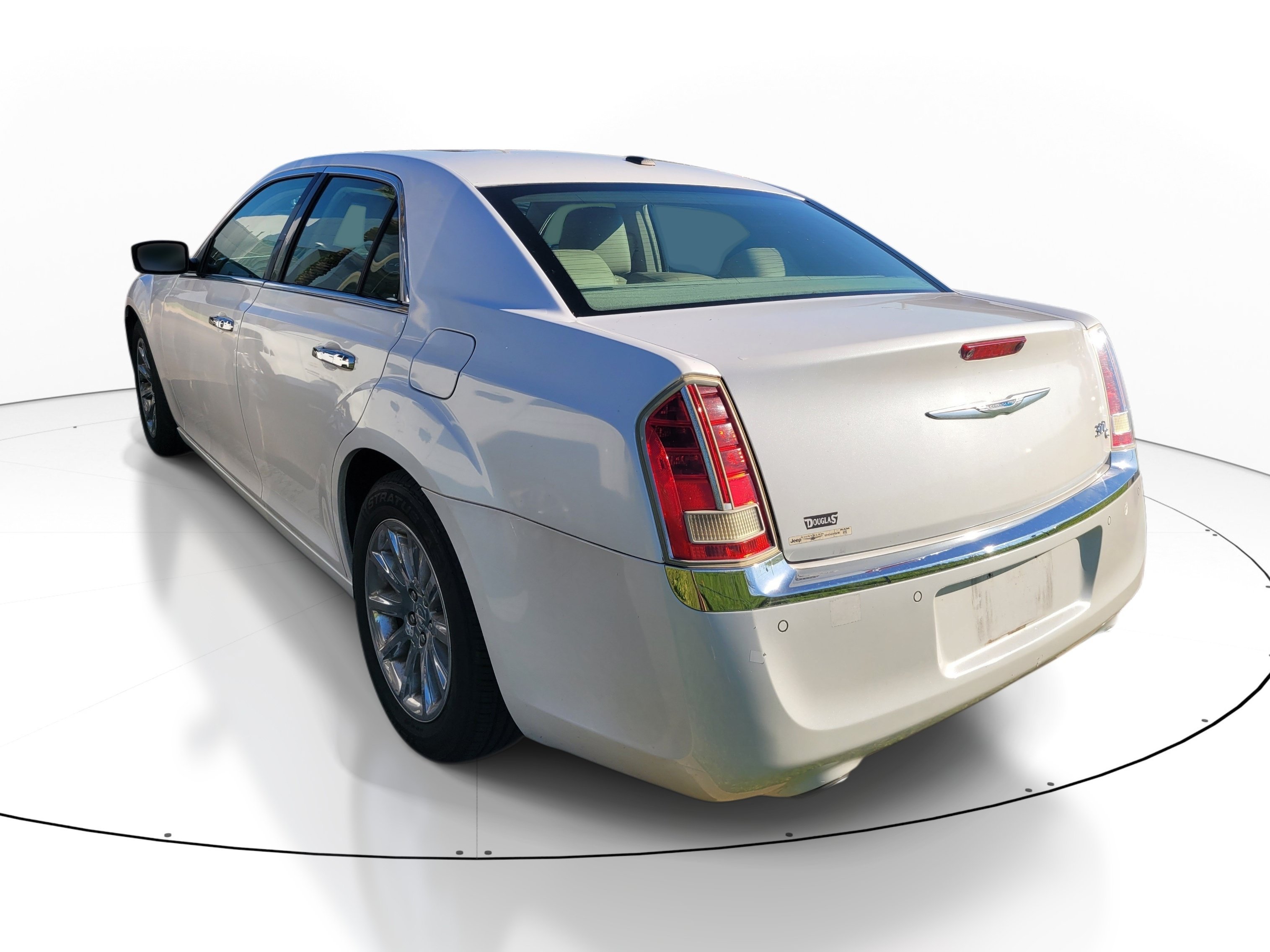 Used 2014 Ivory Tri-Coat Pearl Chrysler 300C image 6