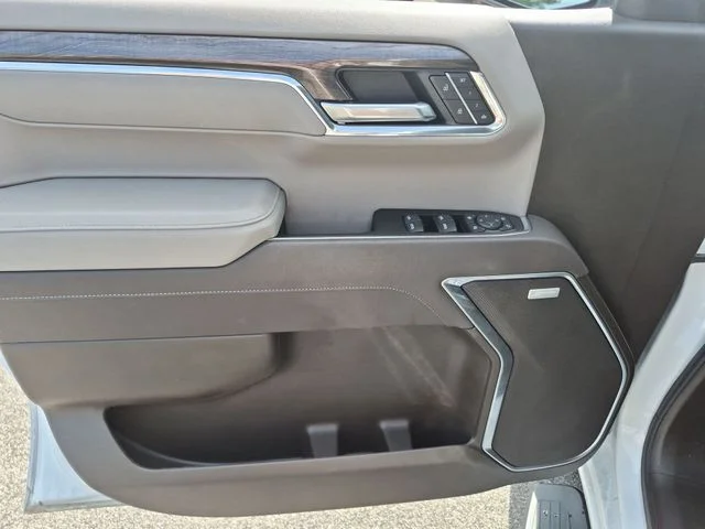 Used 2025 White Chevrolet LTZ image 12