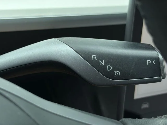 Used 2024  Tesla Long Range image 29