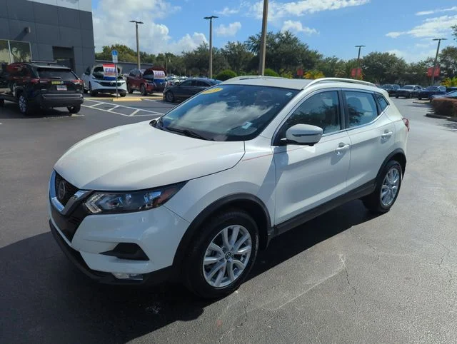 Used 2022 White Nissan SV image 14