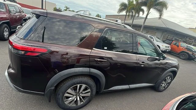 Used 2022 Brown Nissan SL image 6