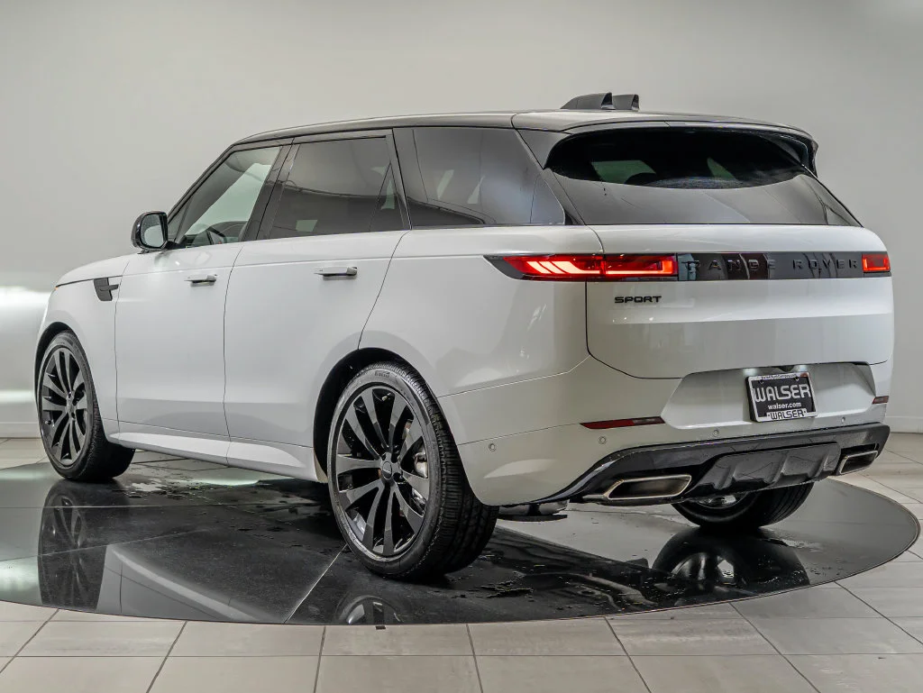 New 2026 Fuji White Land Rover Dynamic SE image 7