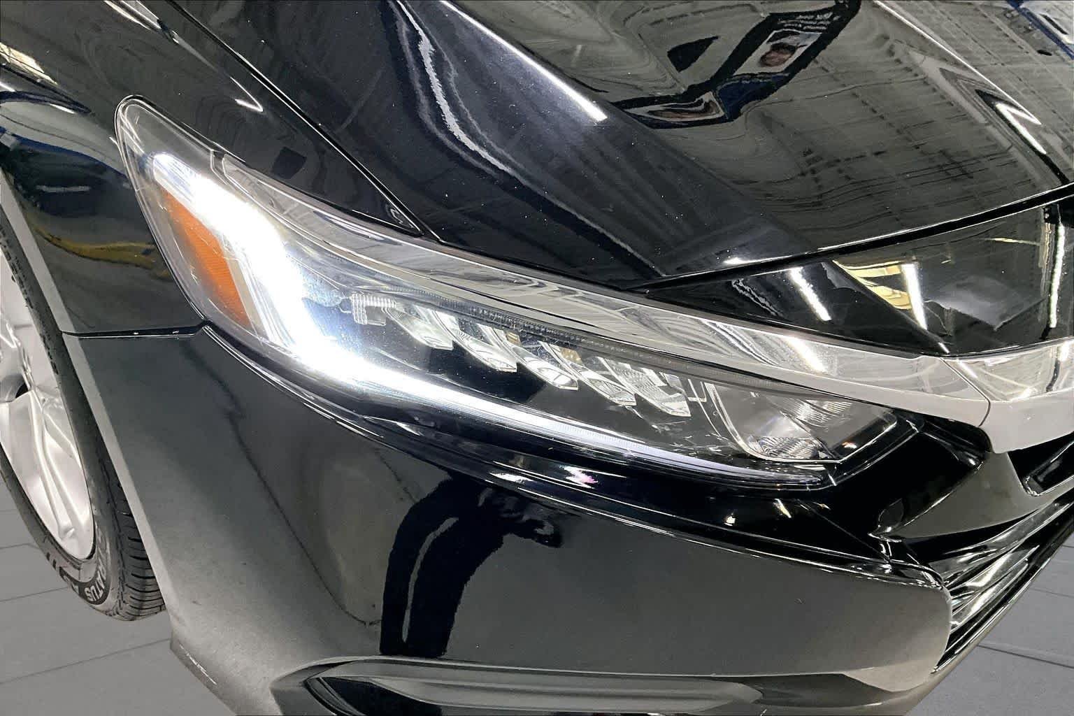Used 2018 Crystal Black Pearl Honda LX 1.5T image 26