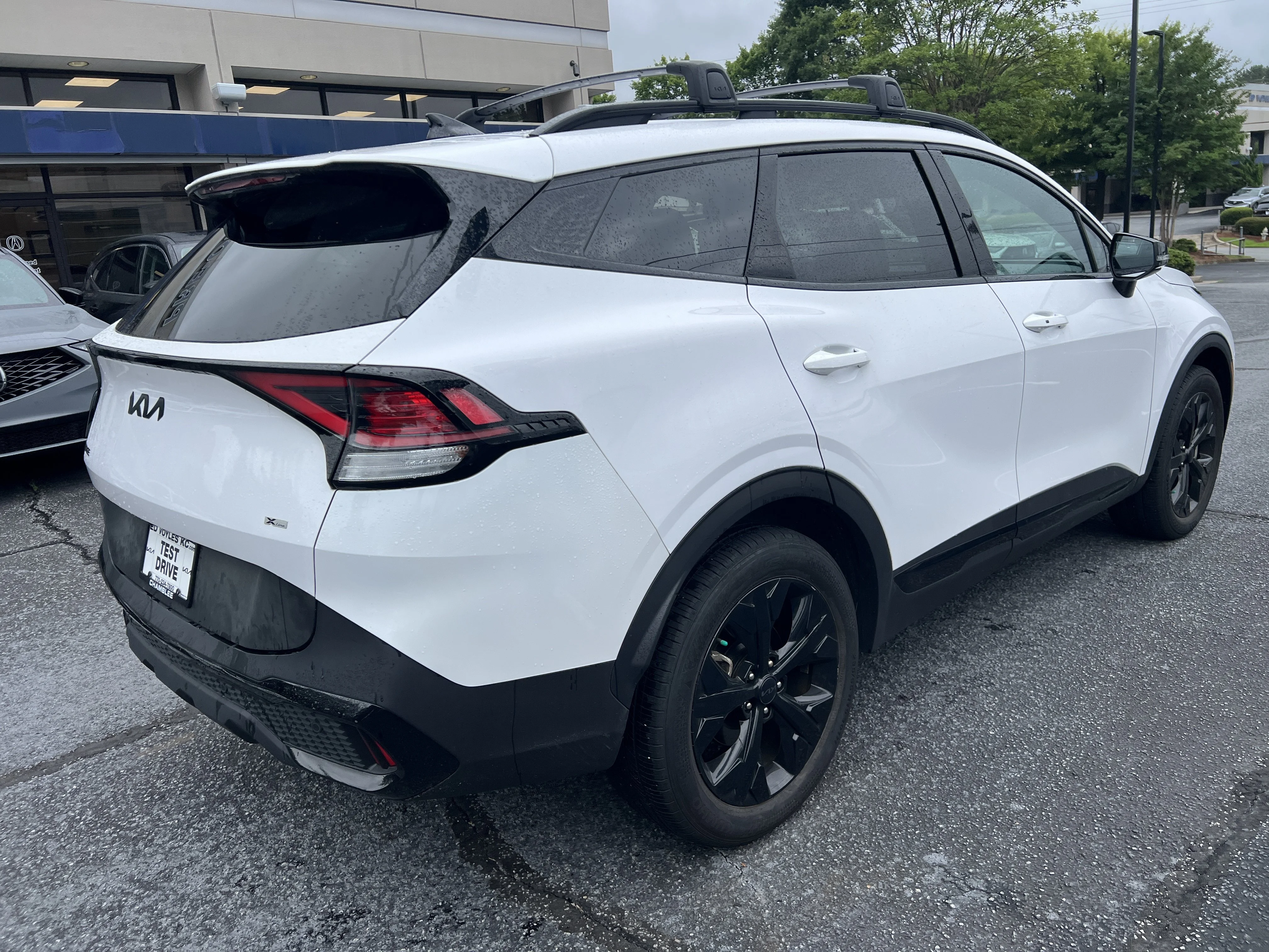 Used 2025 Glacial White Pearl Kia X-Line image 5