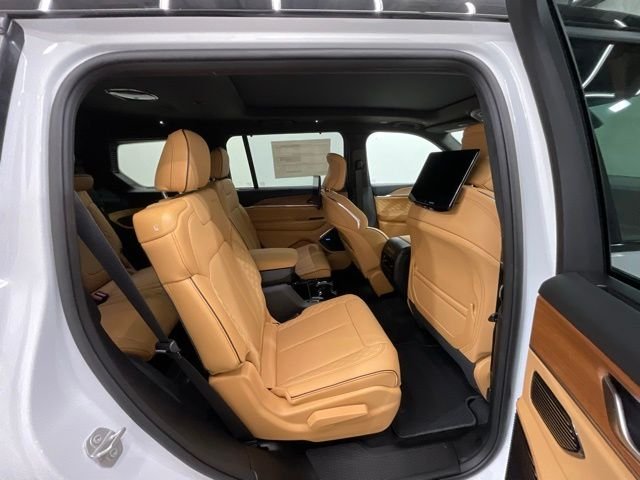 New 2026 Bright White Clear-Coat Exterior Paint Jeep Summit image 26
