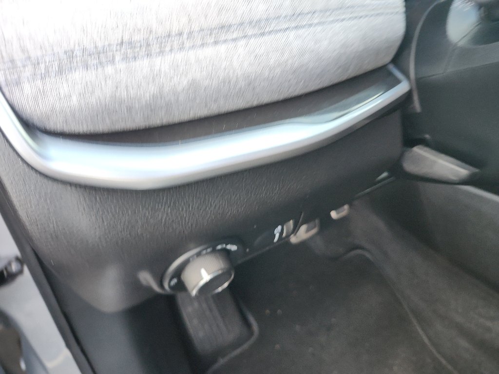 Used 2025 Silver Zynith Metallic Clearcoat Jeep Sport image 19