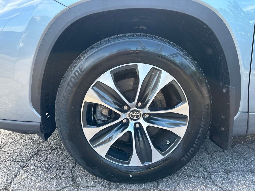 Used 2024  Toyota XLE image 7