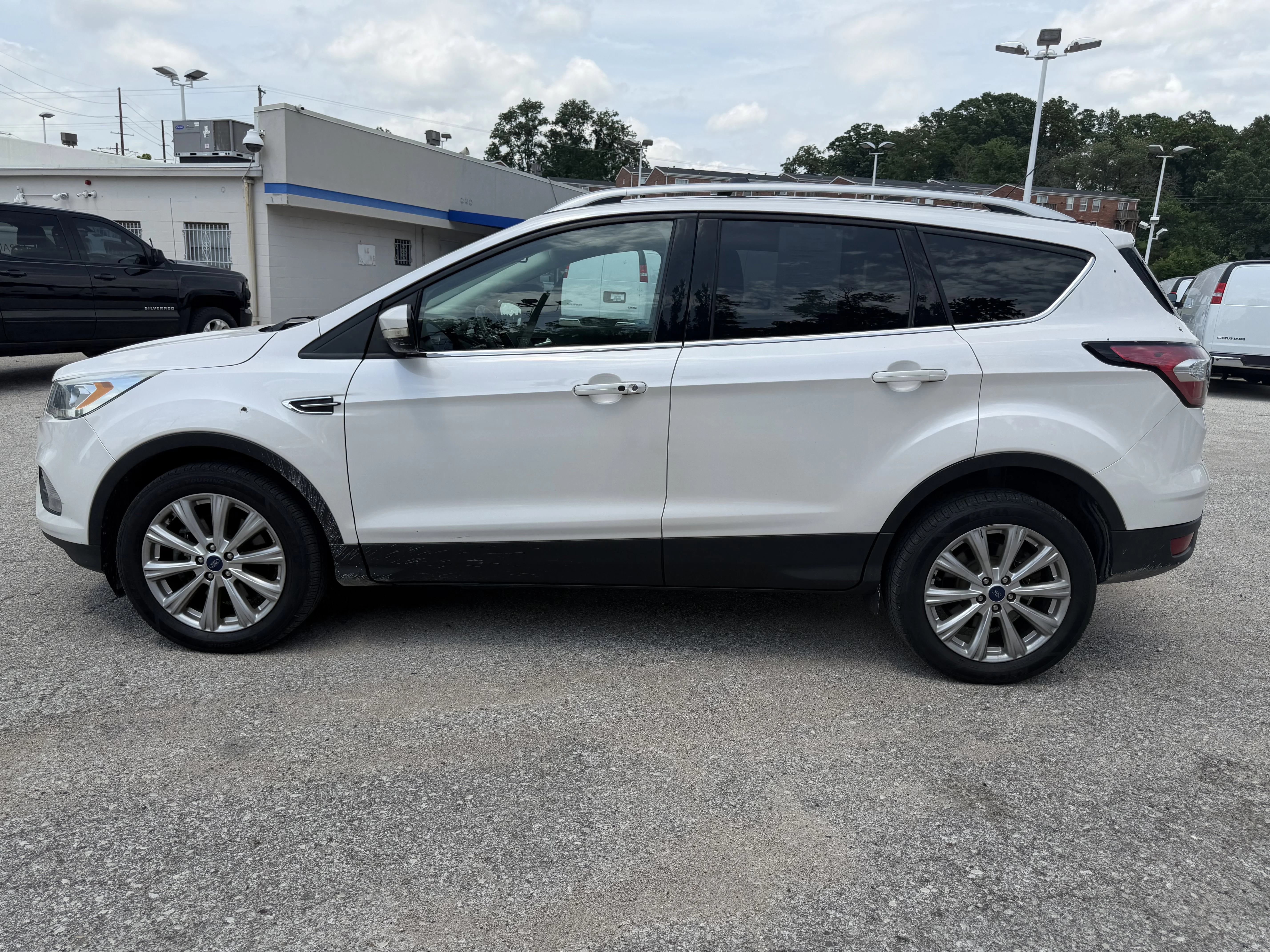 Used 2017  Ford Titanium image 4