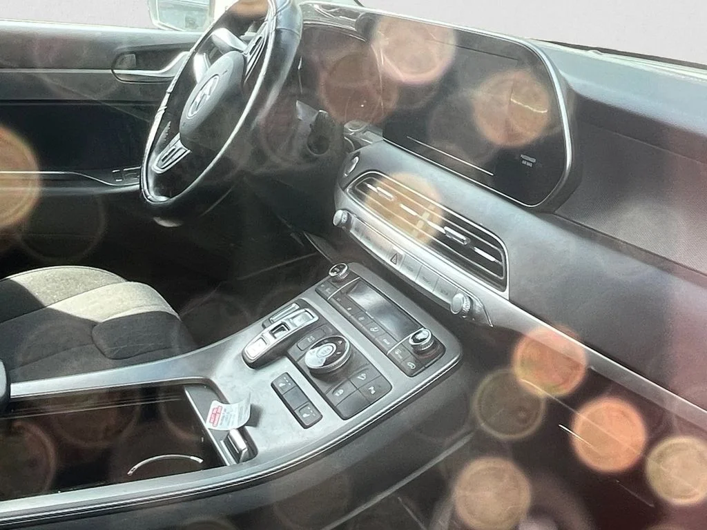 Used 2021 White Hyundai SEL image 5