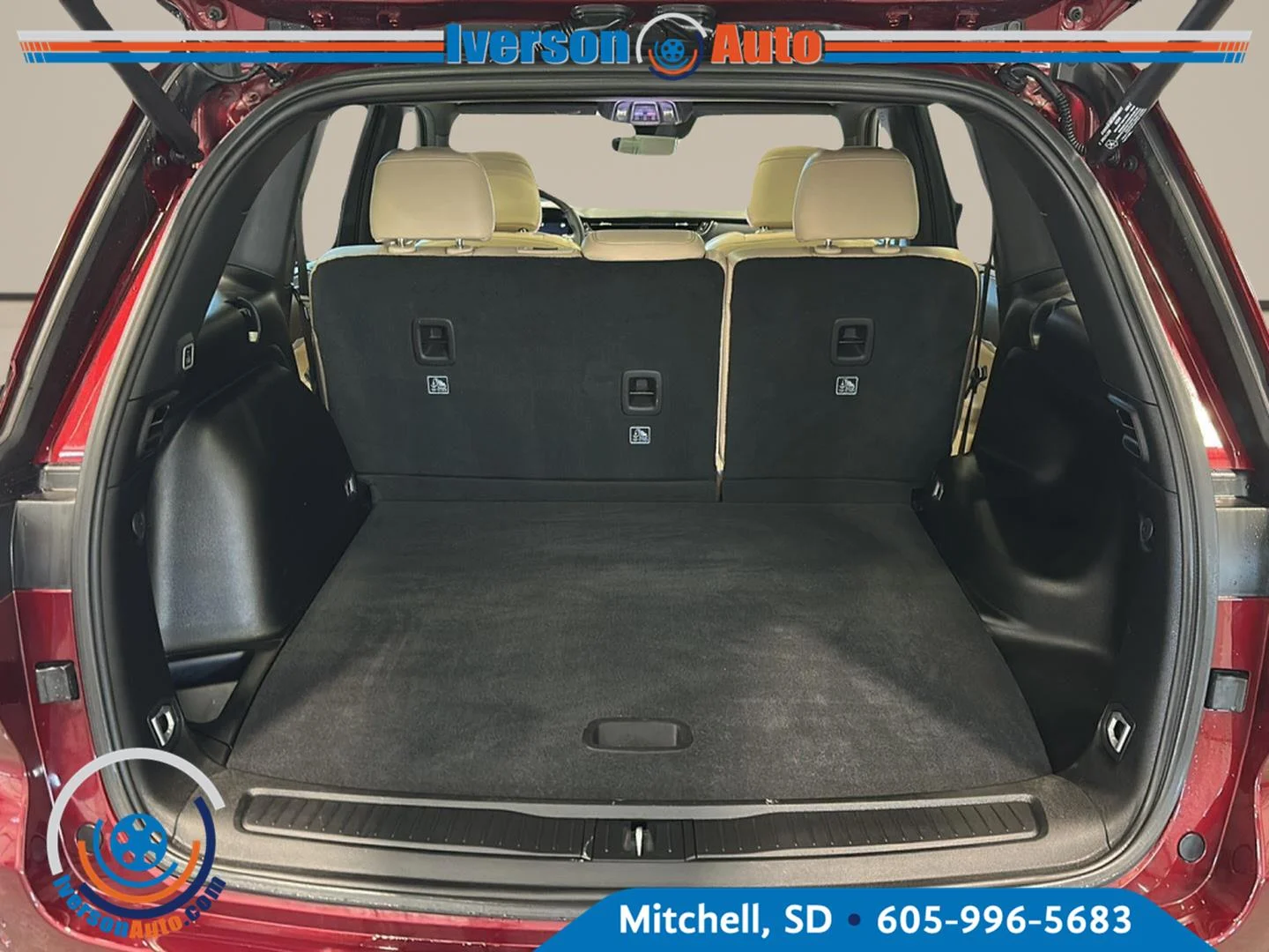 Used 2025 Velvet Red Pearlcoat Jeep Limited image 30