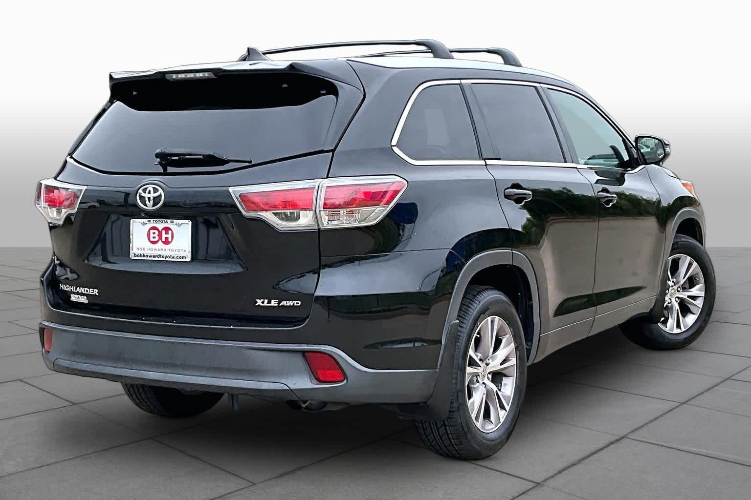 Used 2015 Attitude Black Metallic Toyota XLE image 13