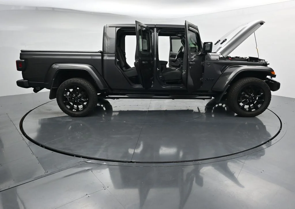 Used 2025 Gray Jeep Nighthawk image 41