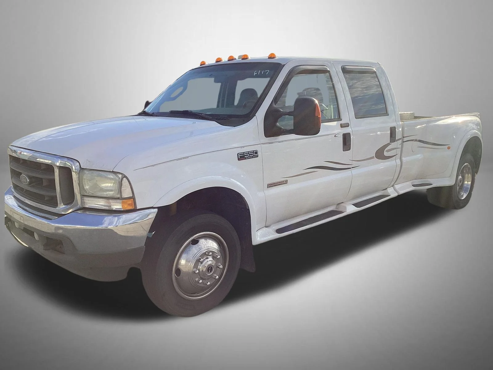 Used 2004 White Ford Lariat image 1