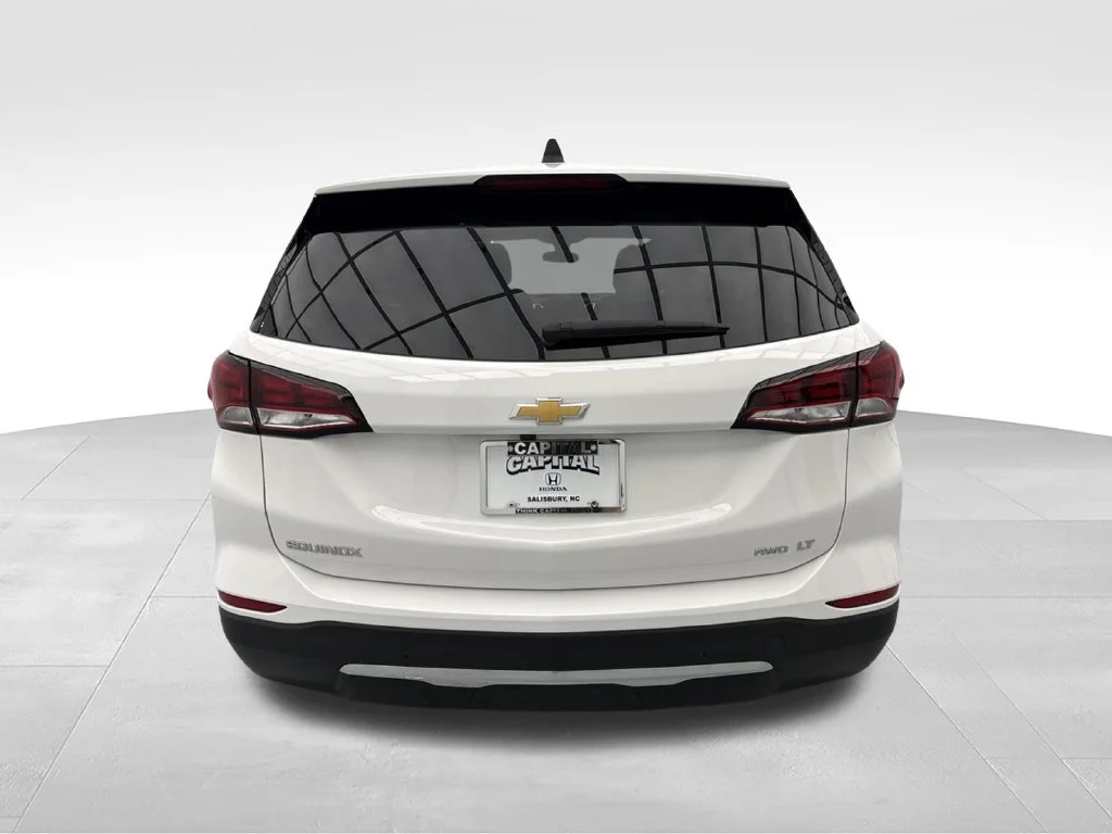 Used 2024 Summit White Chevrolet LT image 7