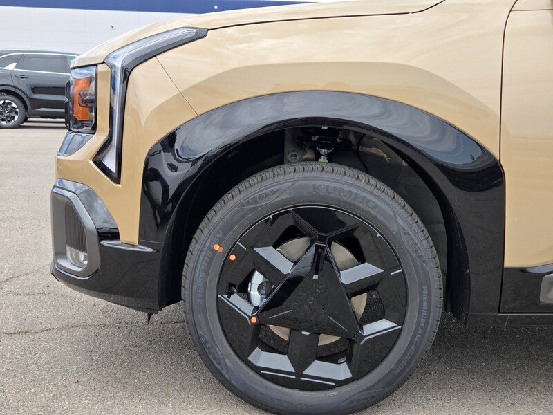 New 2027 Terrain Brown / Black Roof Kia X-Line S image 5