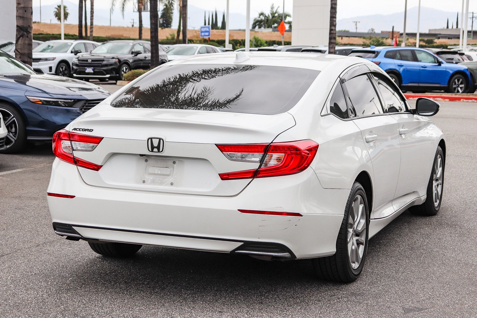 Certified Used 2020 Platinum White Pearl Honda LX image 11