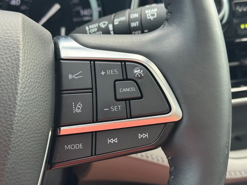 Used 2021  Toyota Platinum image 27
