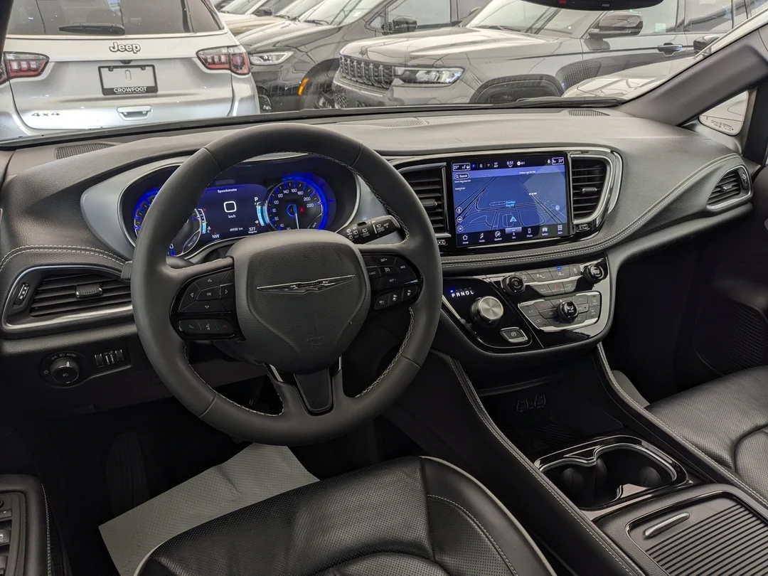 Certified Used 2025 White Chrysler Limited - - FWD - Nappa Leather - Adaptive Cruise - Full Sunroof - Heated Seat & Wheel & More! image 25
