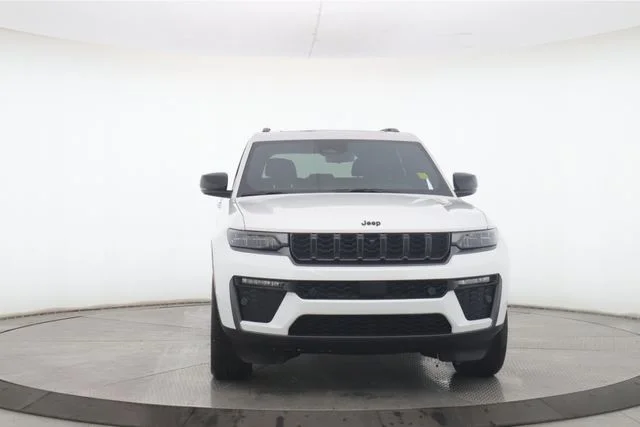 New 2026 Bright White Clear-Coat Exterior Paint Jeep  image 12