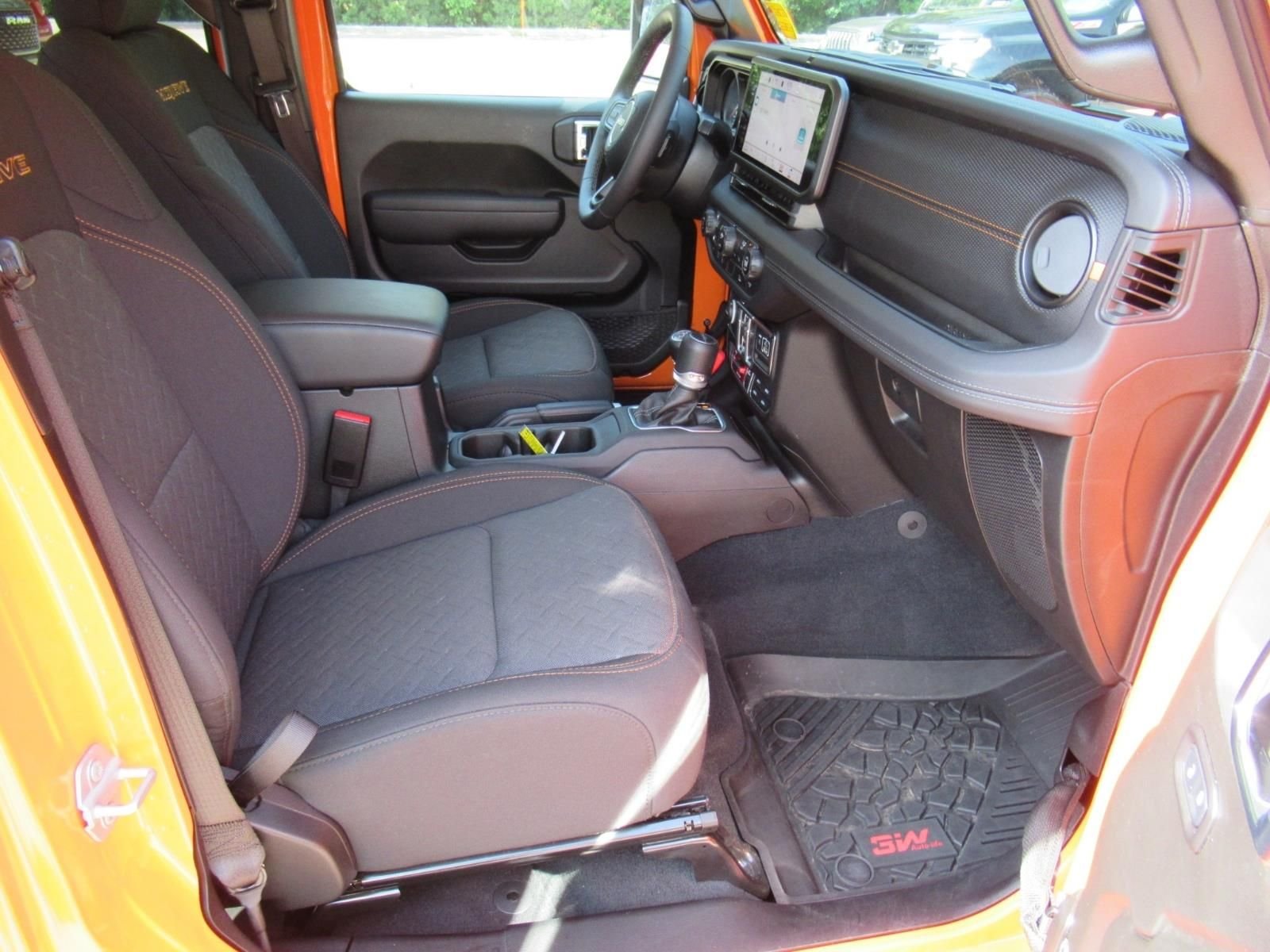 Used 2025  Jeep Mojave image 11