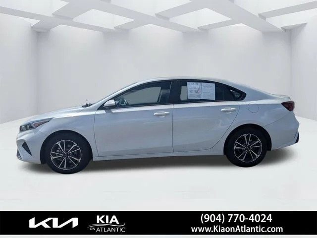 Used 2024 White Kia LXS image 6