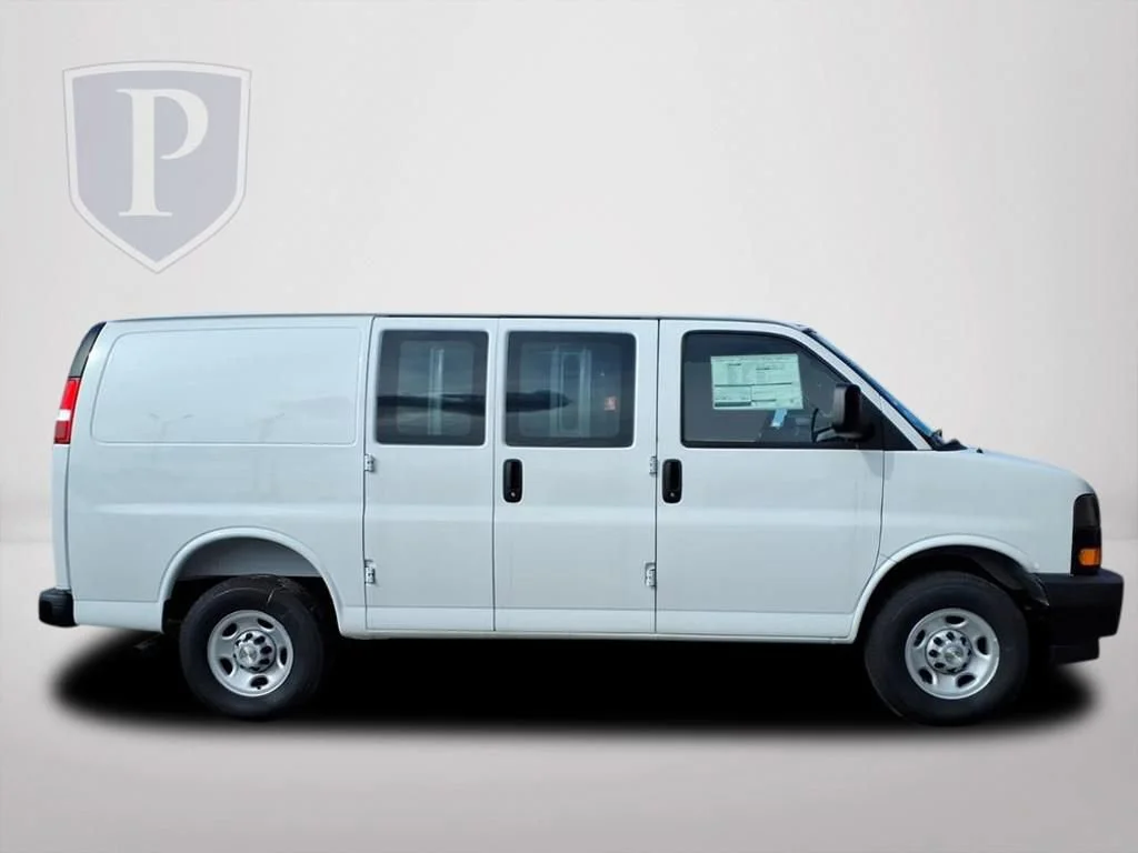 2025 Chevrolet Express Cargo Work Van - Photo 7