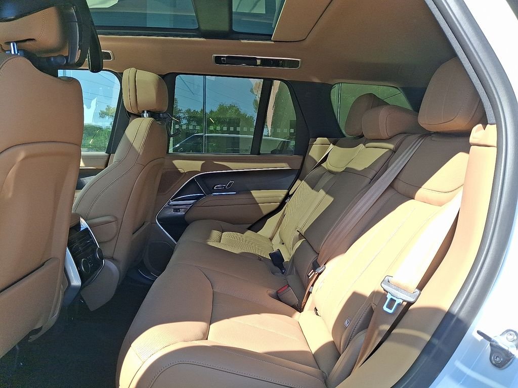 New 2026 Fuji White Land Rover SE image 6