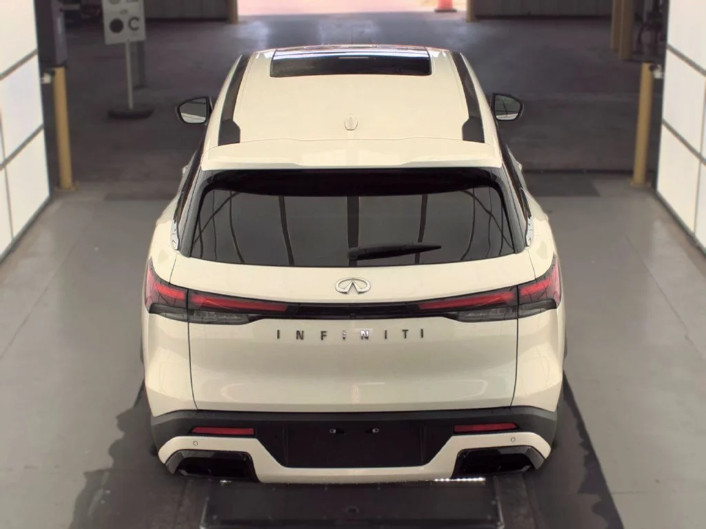 Certified Used 2024 White INFINITI PURE image 5