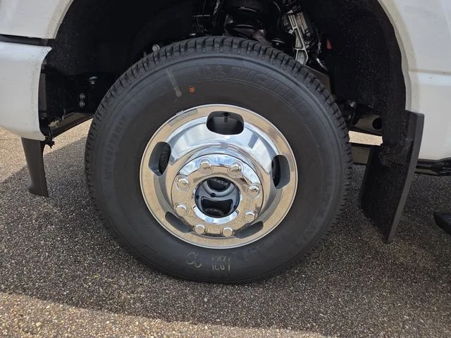 New 2026 Star White Metallic Tri-Coat Ford F-350® Platinum® image 44