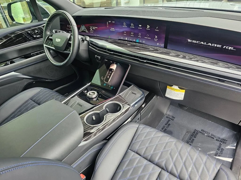 New 2026 Luna Metallic Cadillac Luxury image 10