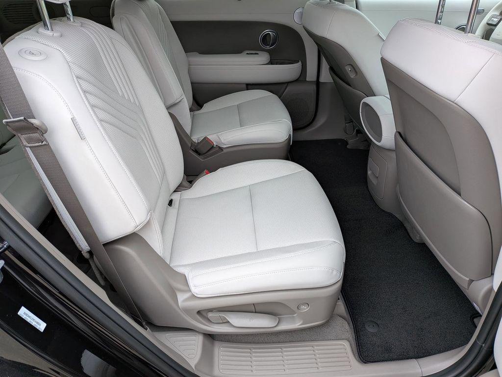 New 2026 Black Hyundai SEL Premium 7P image 32