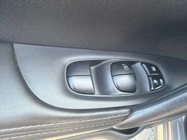 Used 2022 Gray Nissan SV image 9
