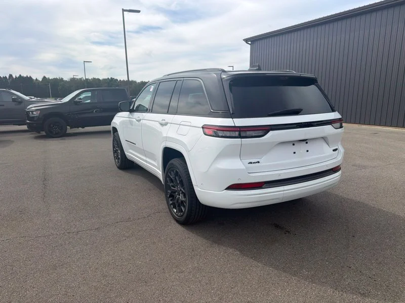 New 2026 Bright White Clear-Coat Exterior Paint Jeep Summit image 5
