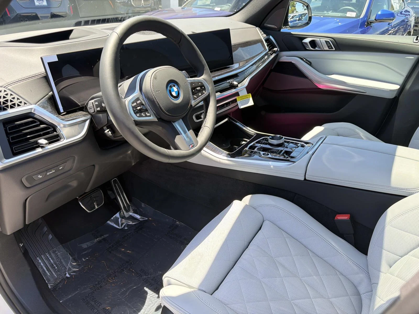 New 2026 Mineral White Metallic BMW xDrive50e Plug-In Hybrid image 16