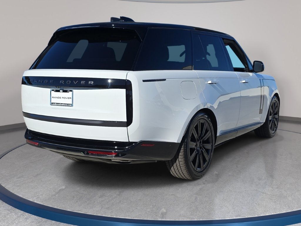 New 2026 Fuji White Land Rover SE image 5