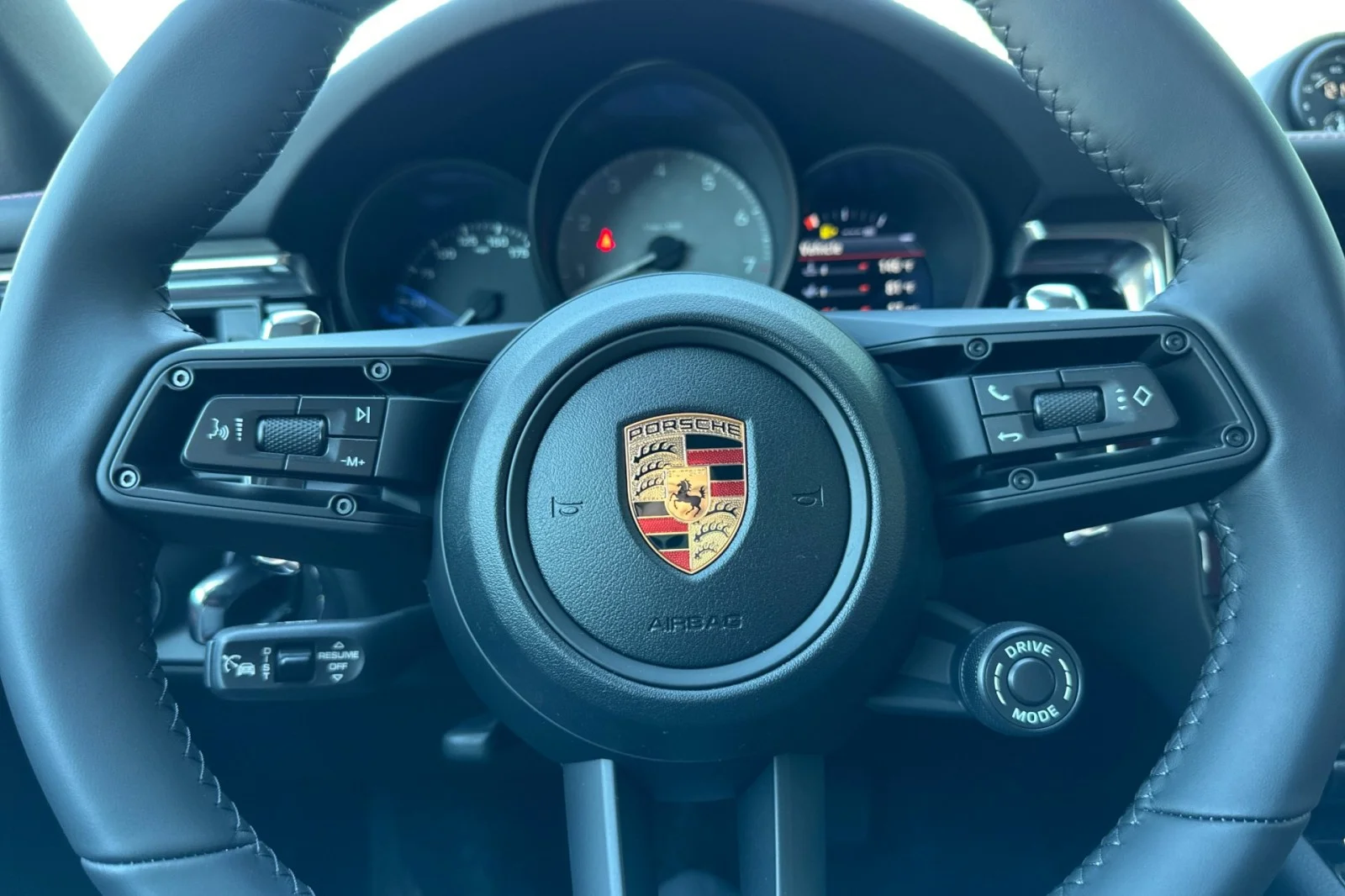 2026 Porsche Macan S - Photo 24