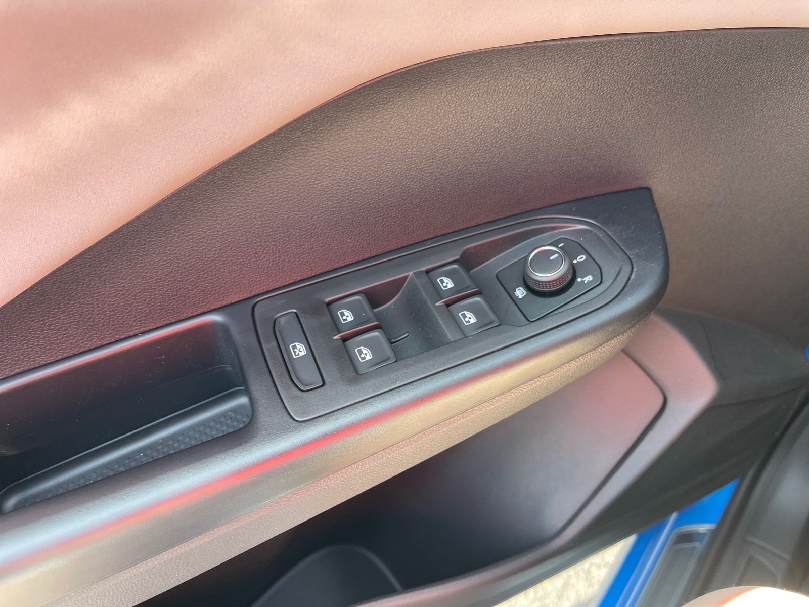 New 2026 Cornflower Blue Volkswagen SE image 8