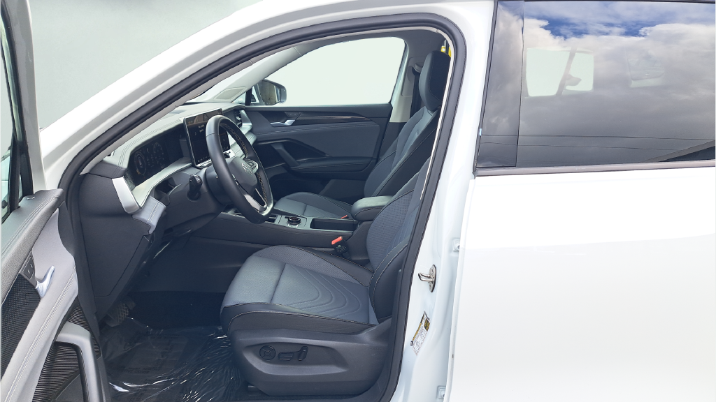 Used 2026 White Volkswagen SE image 10